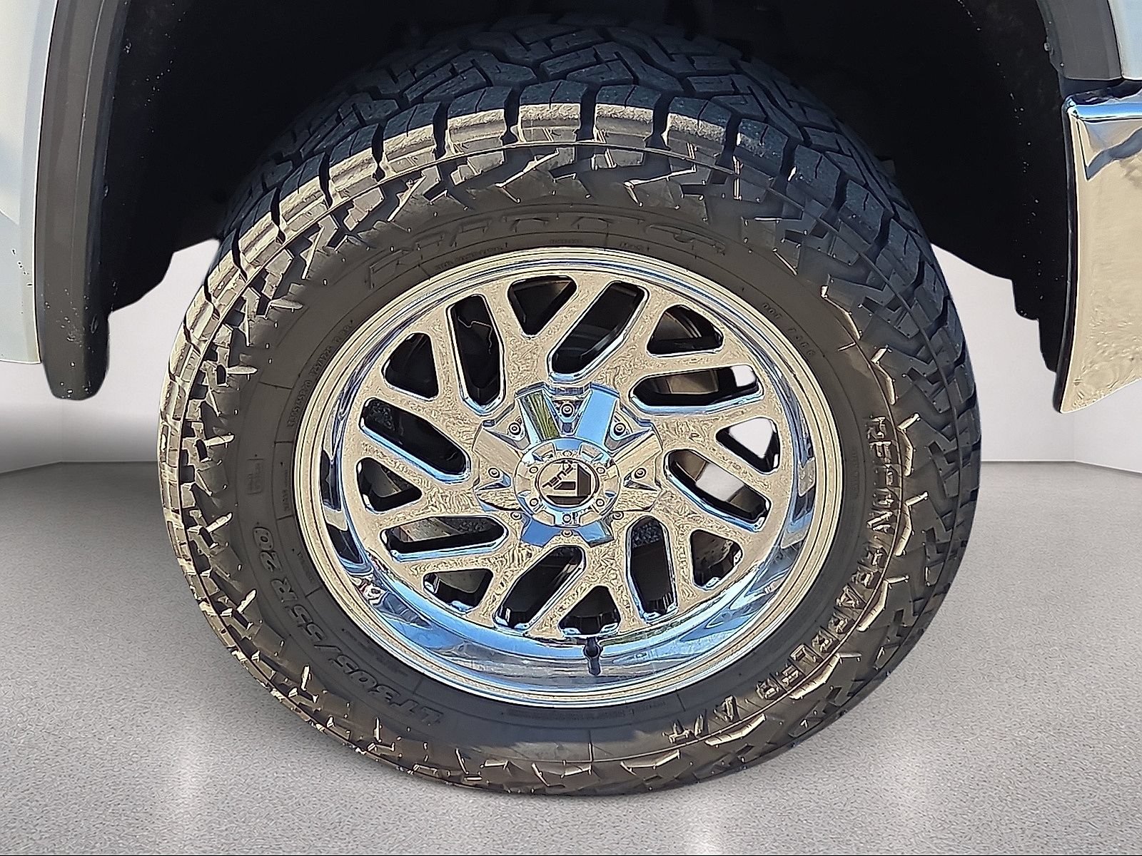 Used 2018 GMC Sierra 1500 SLT w/ SLT Premium Package AWD/4WD image 7