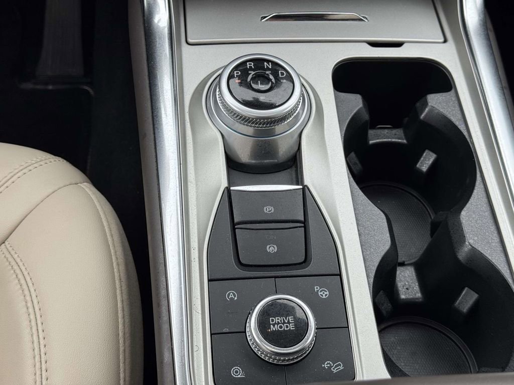 Certified 2023 Ford Explorer Platinum w/ Technology Package AWD/4WD image 6