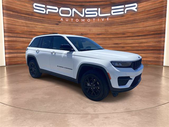 Used 2025 Jeep Grand Cherokee Altitude AWD/4WD image 9