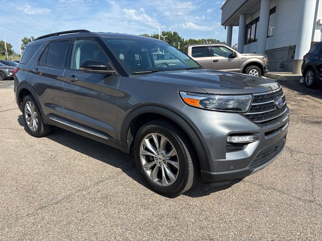 Certified 2024 Ford Explorer XLT w/ Equipment Group 202A AWD/4WD image 1