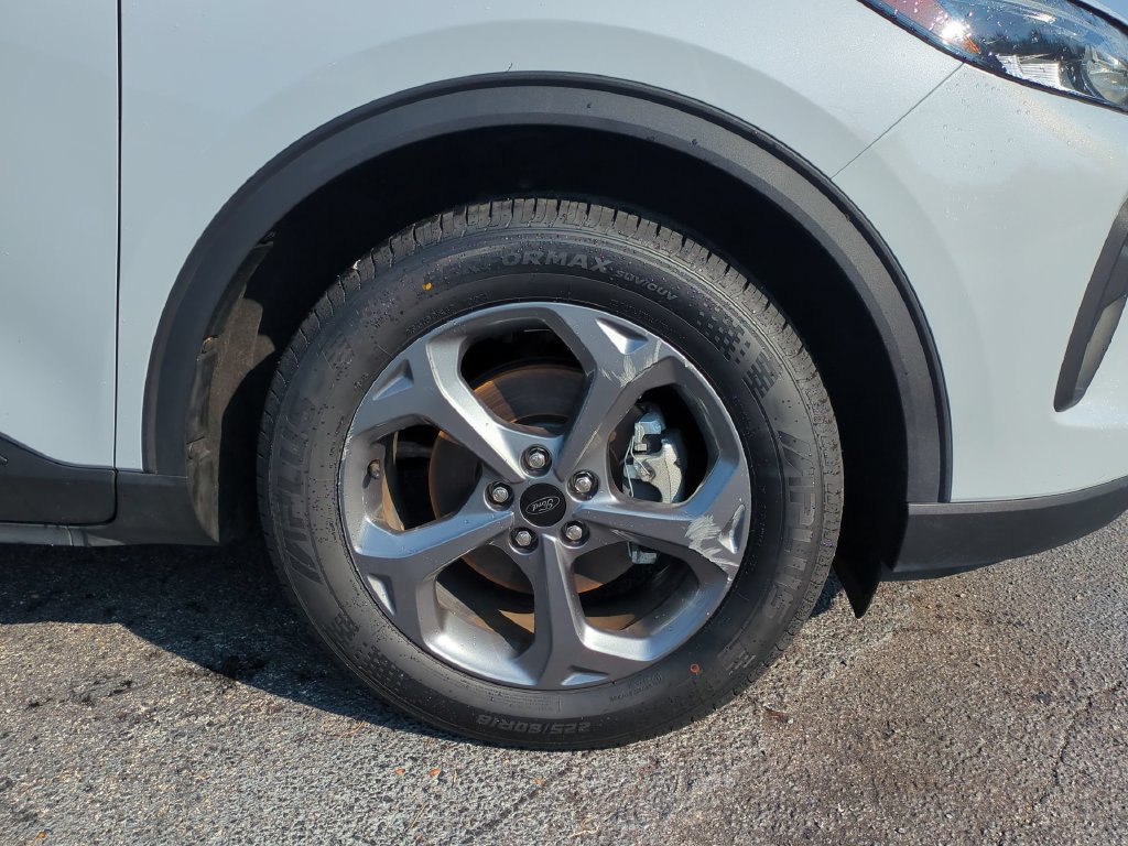 Certified 2025 Ford Escape ST-Line FWD image 13