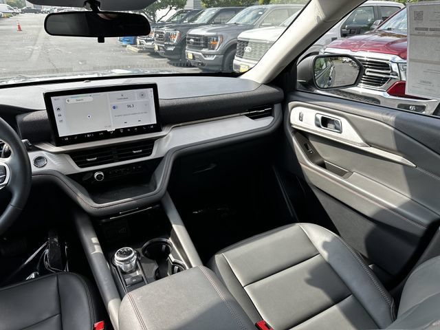 Certified 2025 Ford Explorer Active w/ Active Comfort Package AWD/4WD image 17