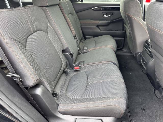 Used 2023 Honda Pilot Sport image 12
