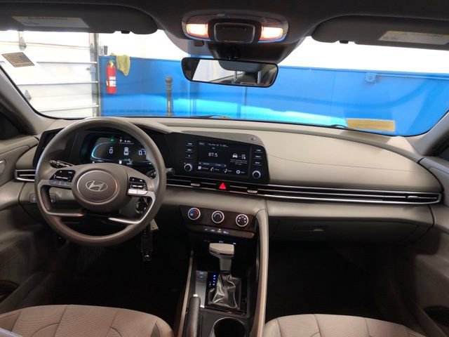 Used 2024 Hyundai Elantra SE image 13