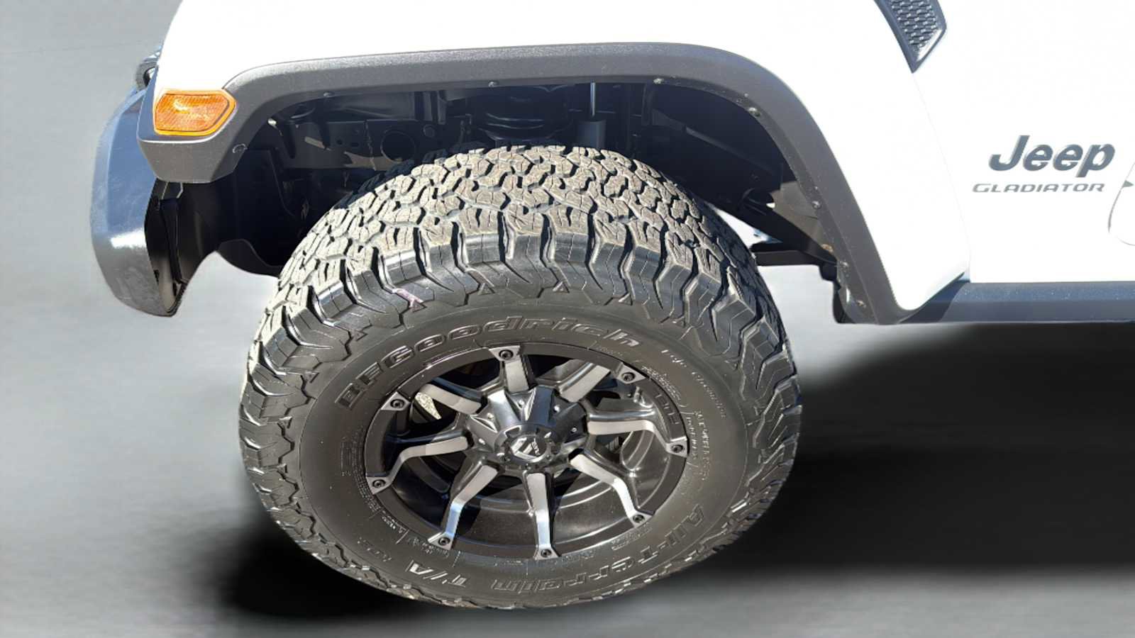 Used 2021 Jeep Gladiator Sport image 39