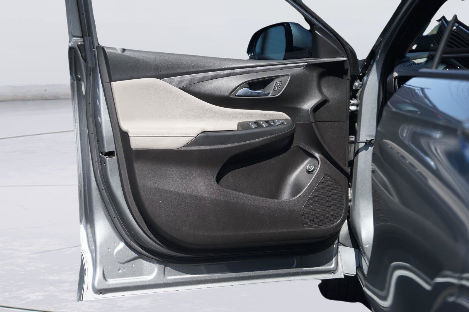 Used 2025 Buick Envista Avenir FWD image 30