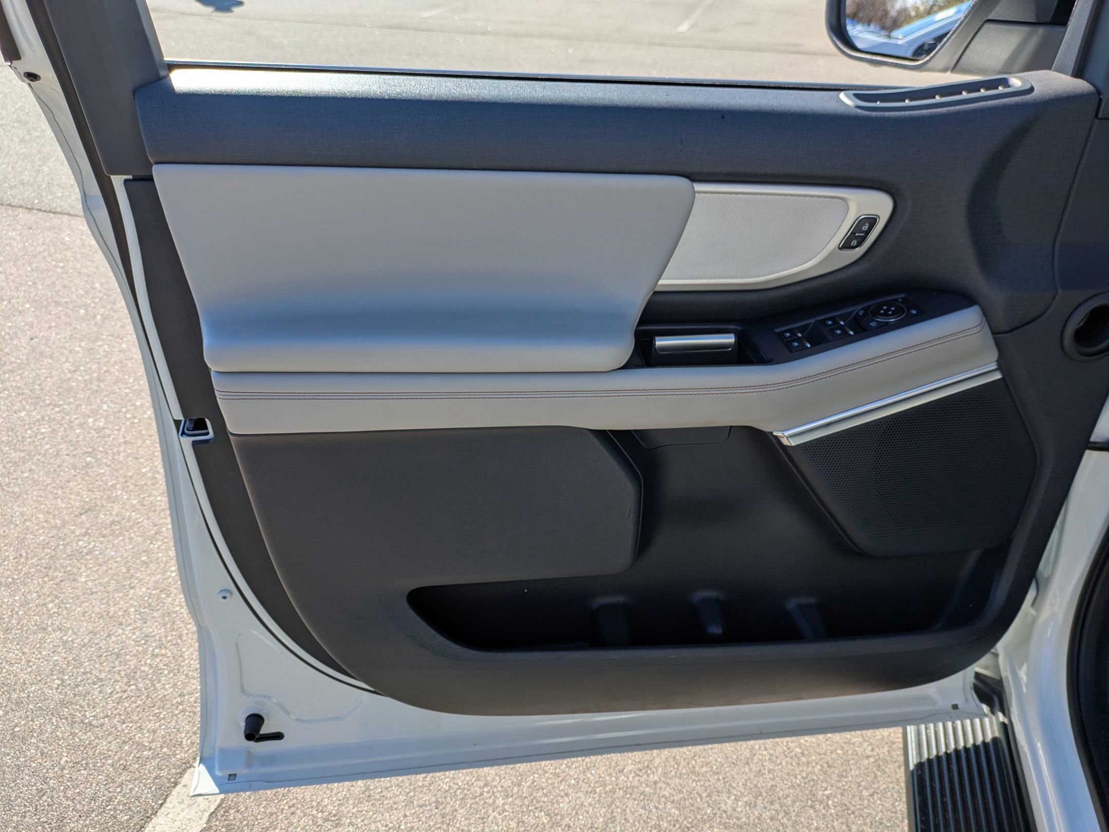 Certified 2025 Ford Expedition Active image 15