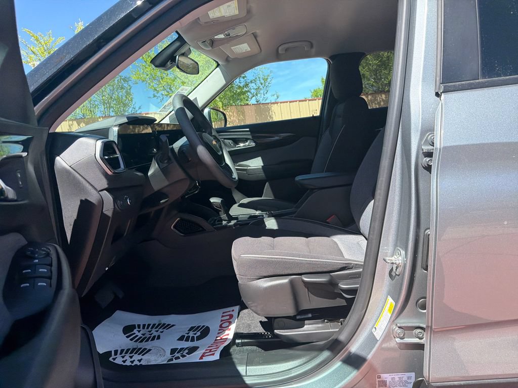 Used 2025 Chevrolet TrailBlazer LT AWD/4WD image 11