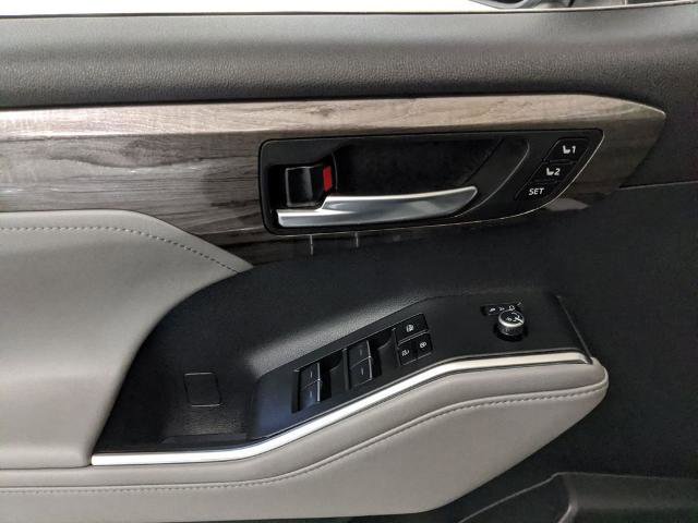 Used 2023 Toyota Highlander Limited image 21