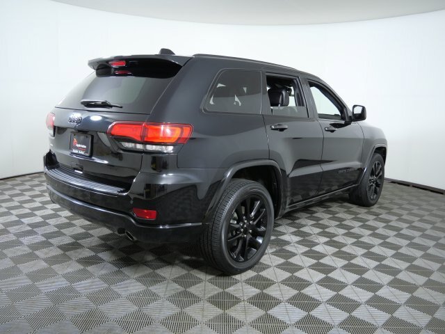 Used 2018 Jeep Grand Cherokee Altitude AWD/4WD image 6