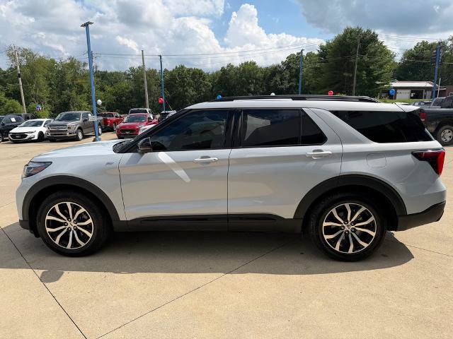 Certified 2026 Ford Explorer ST-Line AWD/4WD image 4