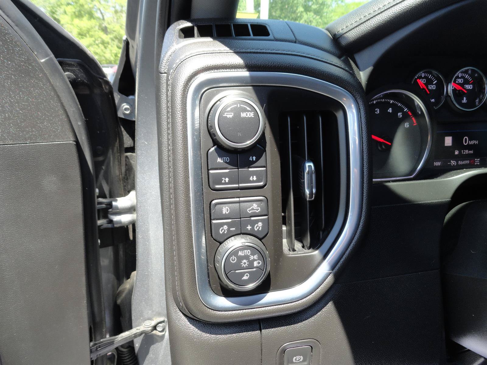 Used 2022 Chevrolet Silverado 1500 LTZ w/ LTZ Premium Package AWD/4WD image 11