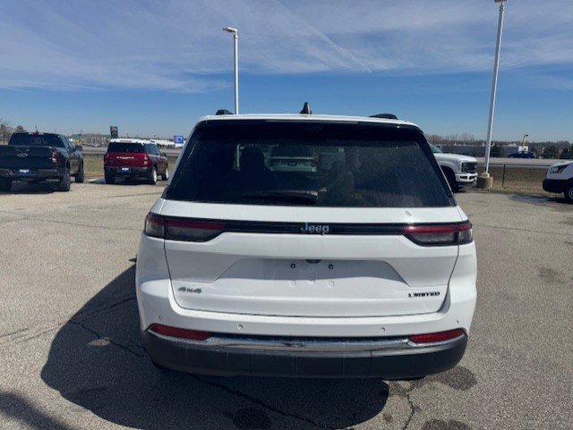 Used 2023 Jeep Grand Cherokee Limited w/ Luxury Tech Group II image 4