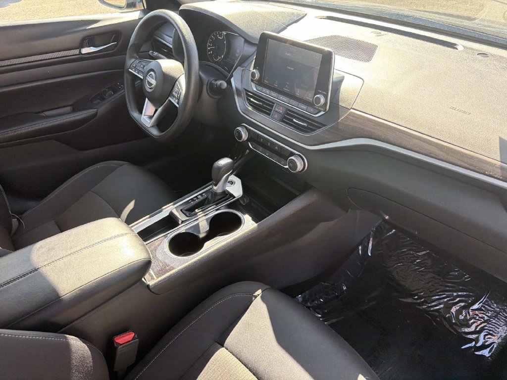 Used 2024 Nissan Altima 2.5 SV FWD image 25