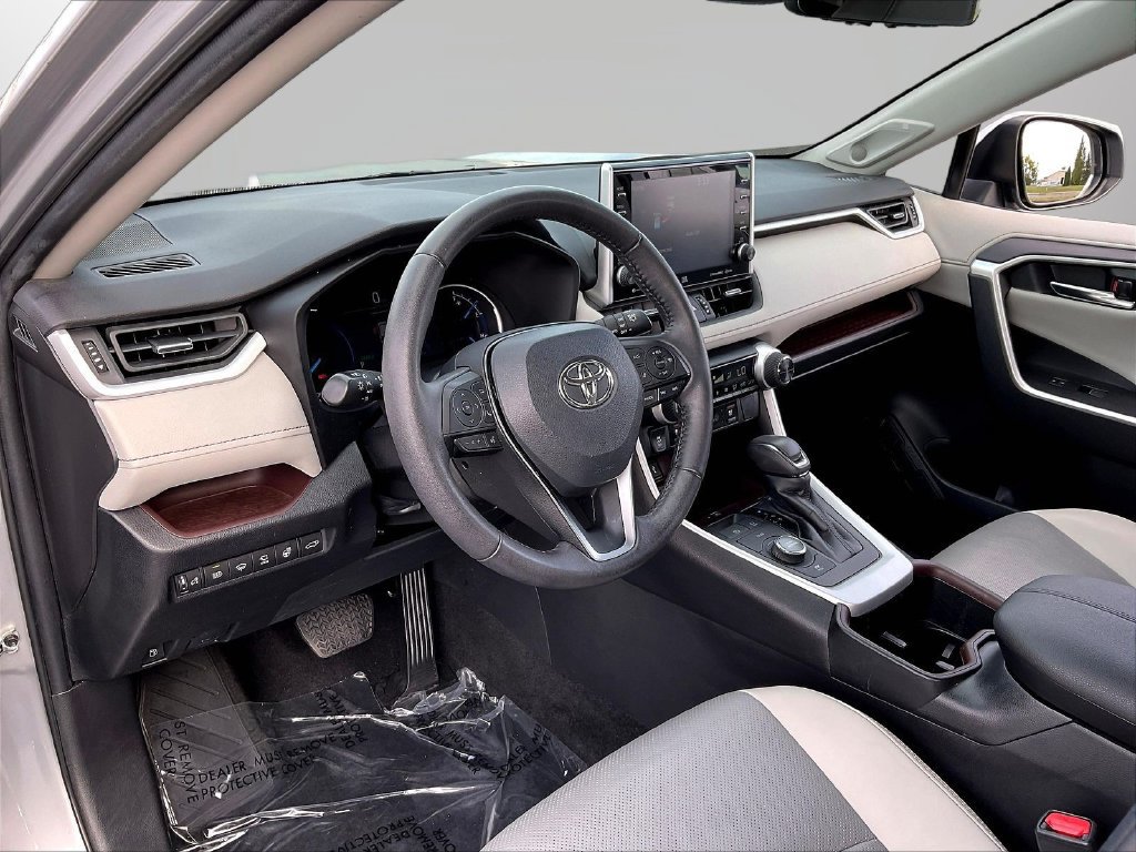 Used 2022 Toyota RAV4 Limited AWD/4WD image 21