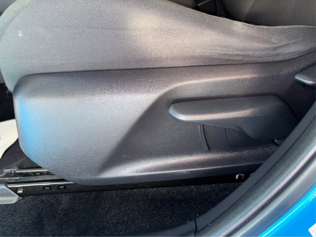 Used 2019 Toyota RAV4 LE AWD/4WD image 29
