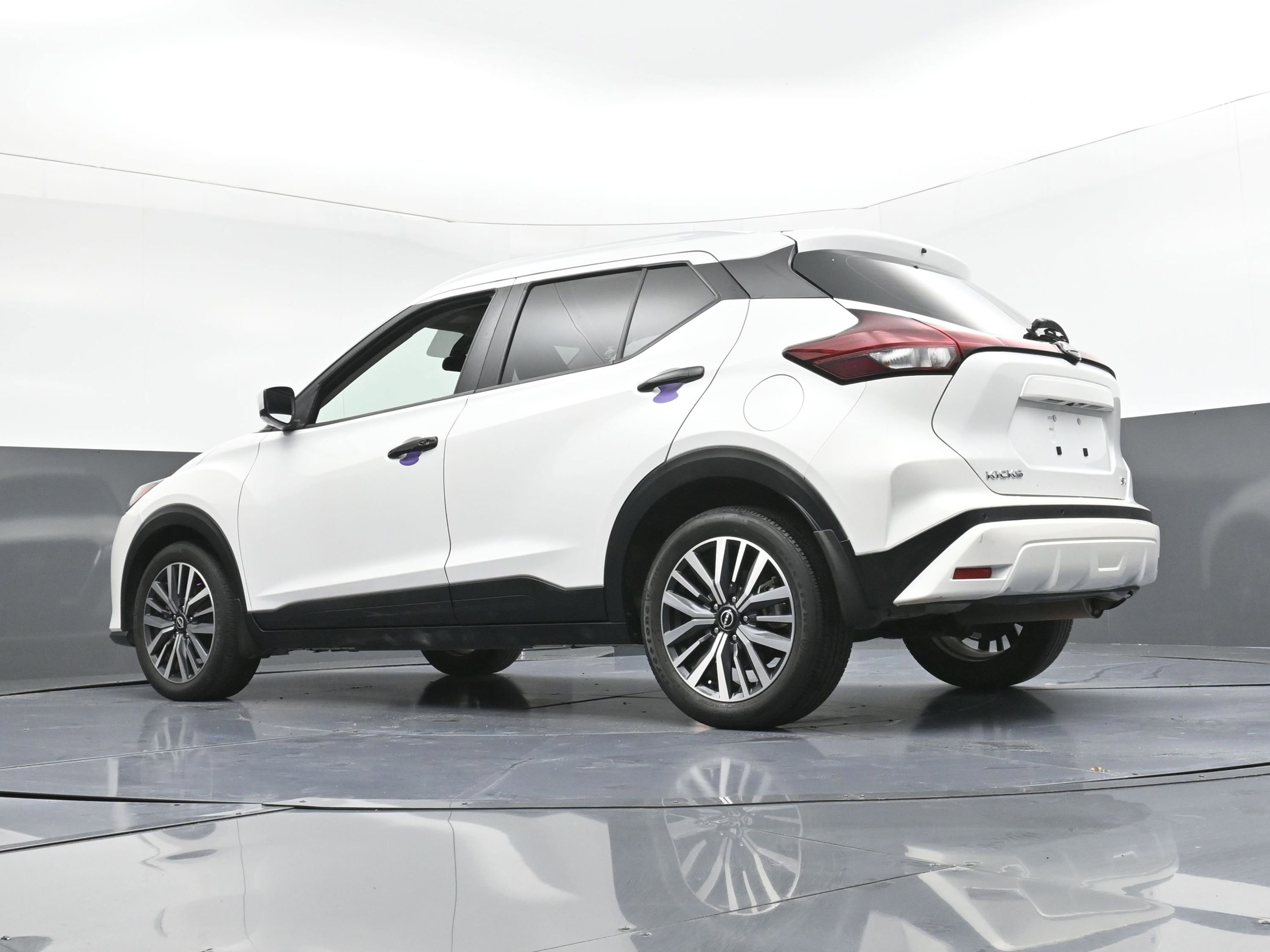 Used 2022 Nissan Kicks SV image 10