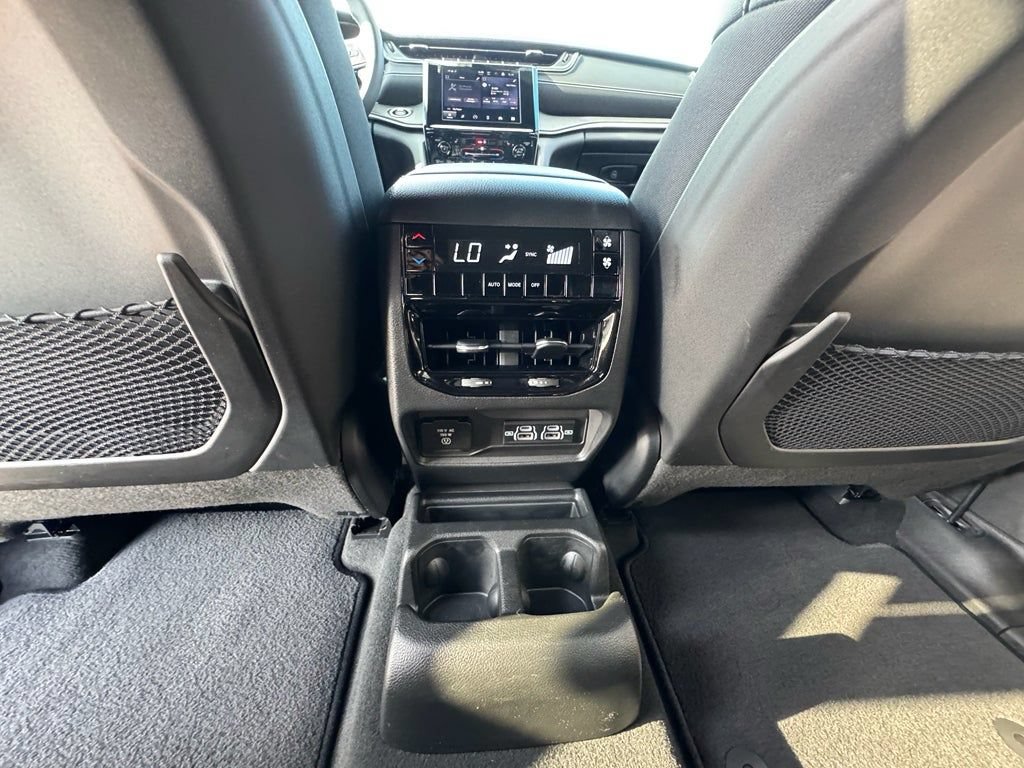 Used 2023 Jeep Grand Cherokee L Laredo AWD/4WD image 36