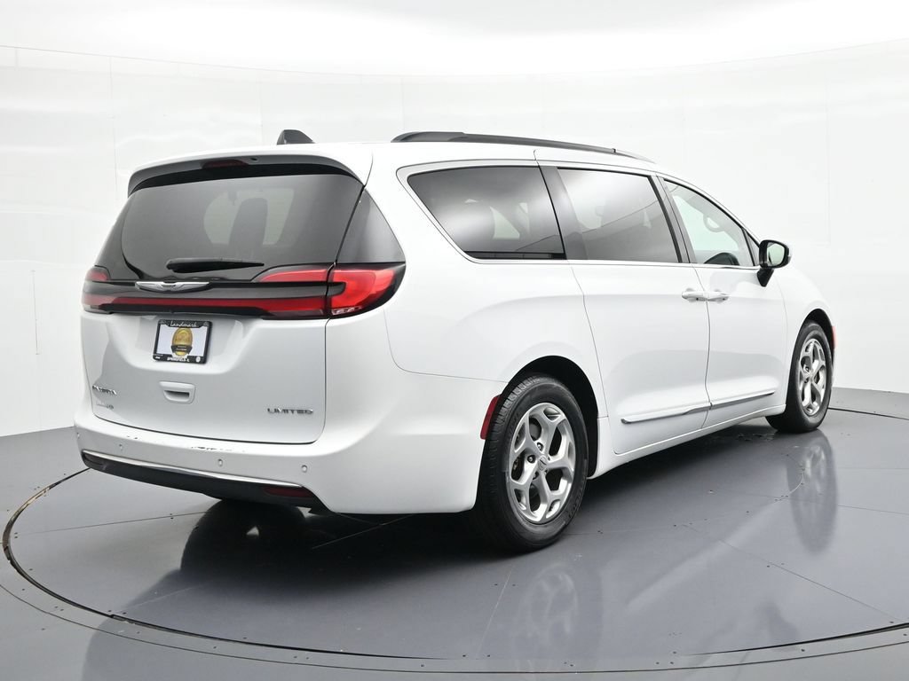 Used 2023 Chrysler Pacifica Limited FWD image 6