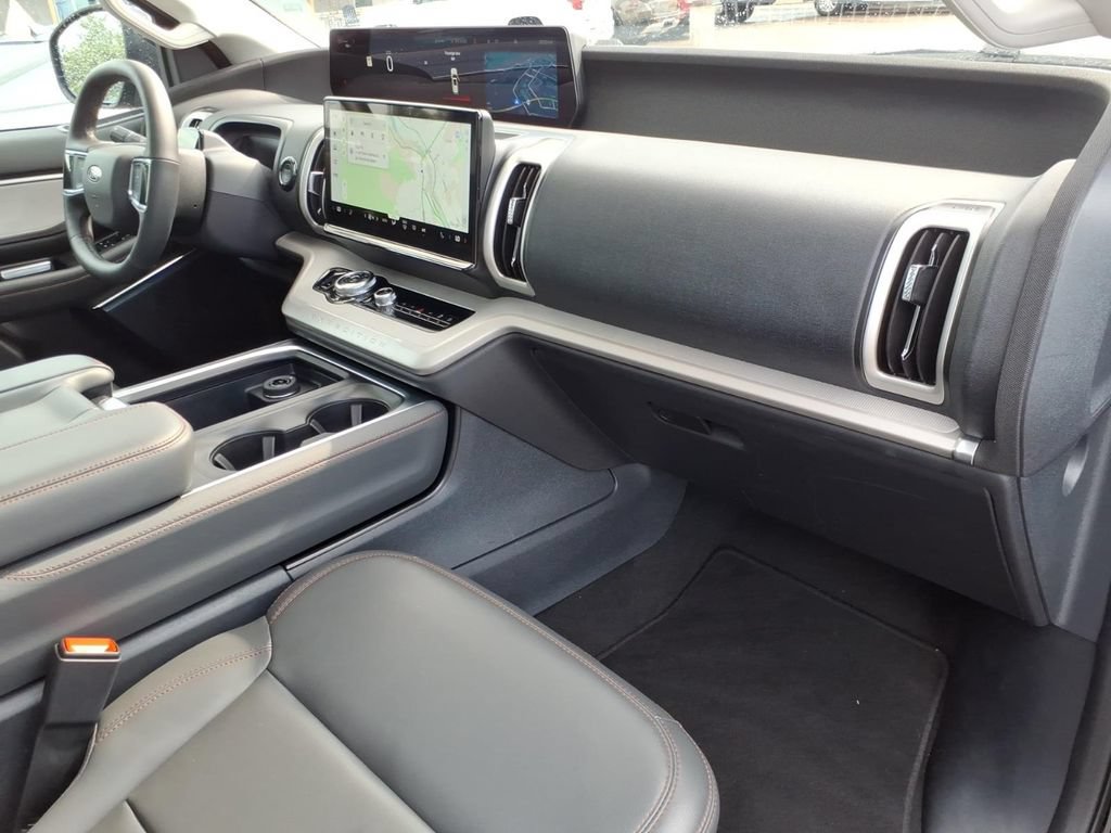 Certified 2025 Ford Expedition Active AWD/4WD image 4