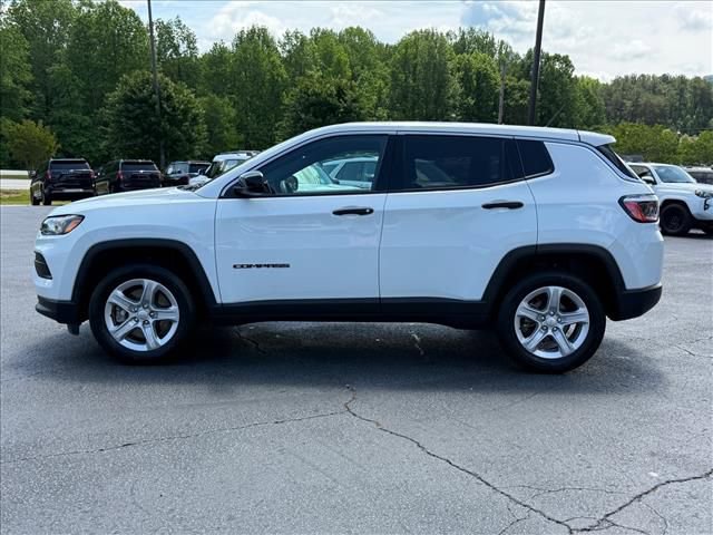 Used 2023 Jeep Compass Sport AWD/4WD image 7
