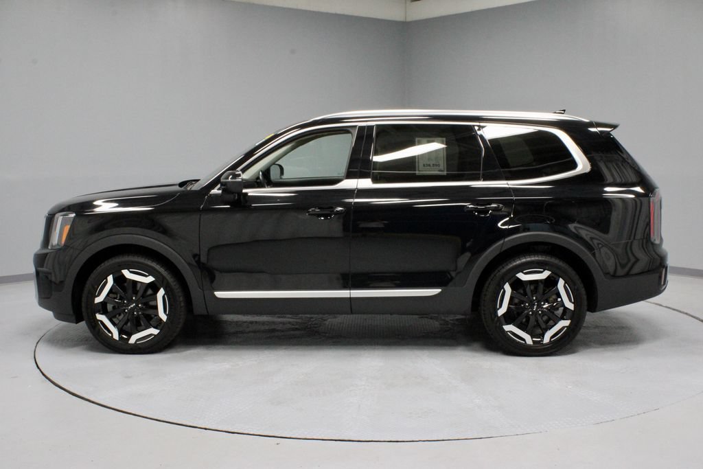 Used 2024 Kia Telluride EX w/ EX Captain's Chair Package FWD image 8