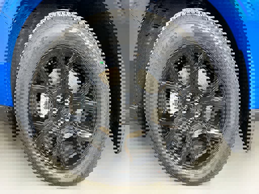 Certified 2025 Ford Maverick Lariat w/ Black Appearance Package image 11