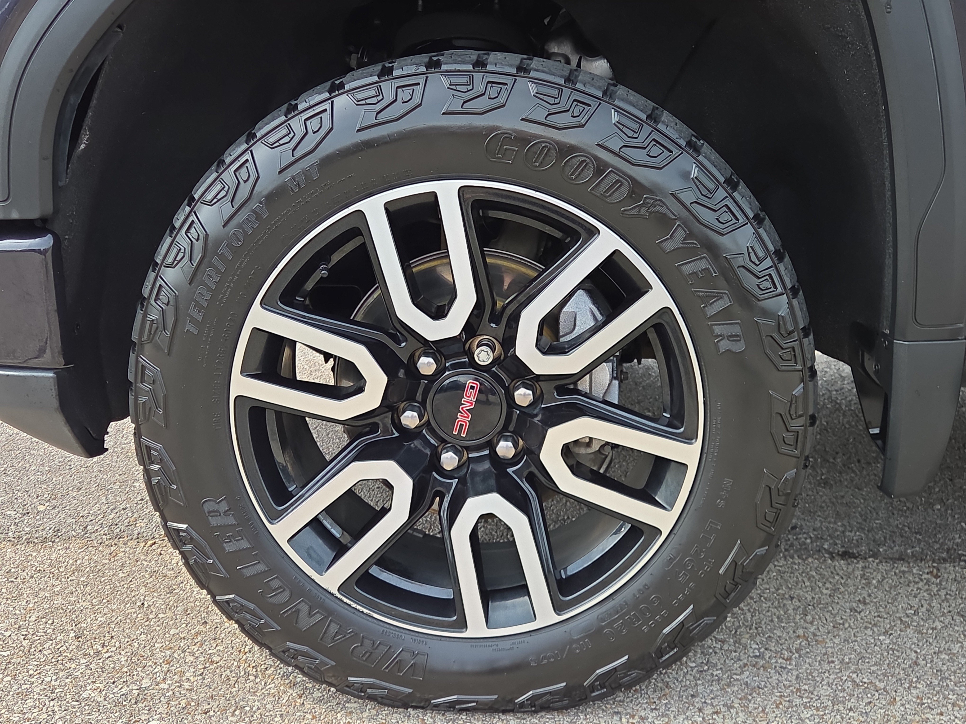 Used 2022 GMC Sierra 1500 AT4 w/ AT4 Premium Package AWD/4WD image 9