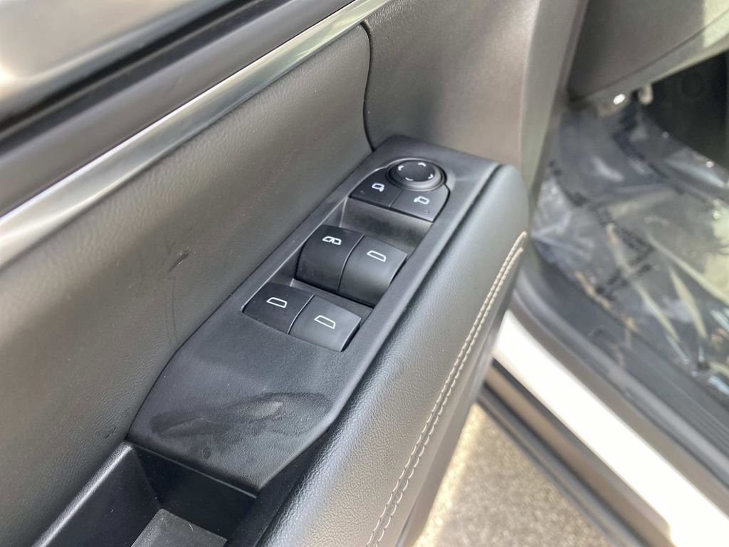 Used 2025 GMC Terrain Elevation AWD/4WD image 17