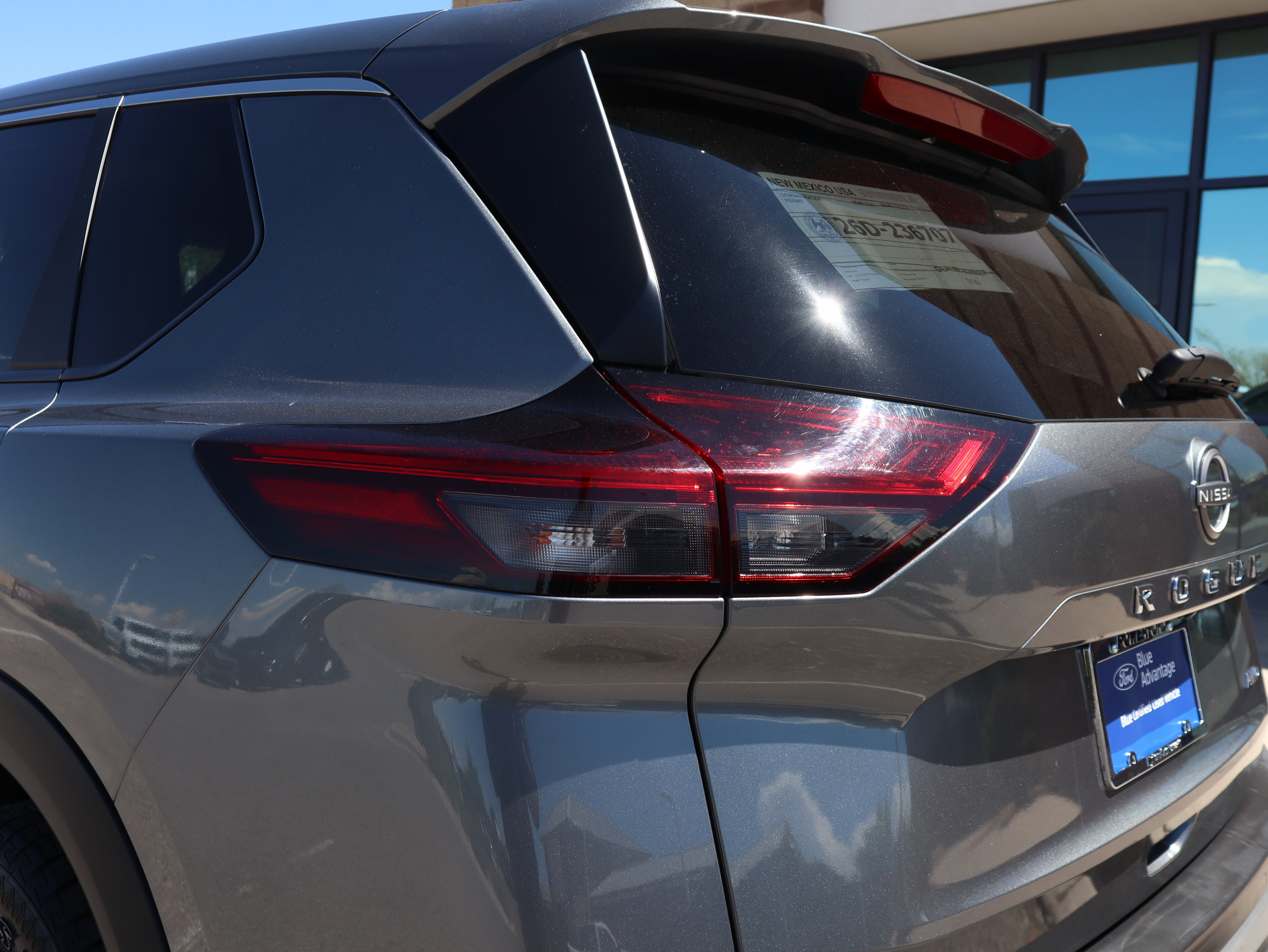 Used 2023 Nissan Rogue S AWD/4WD image 18