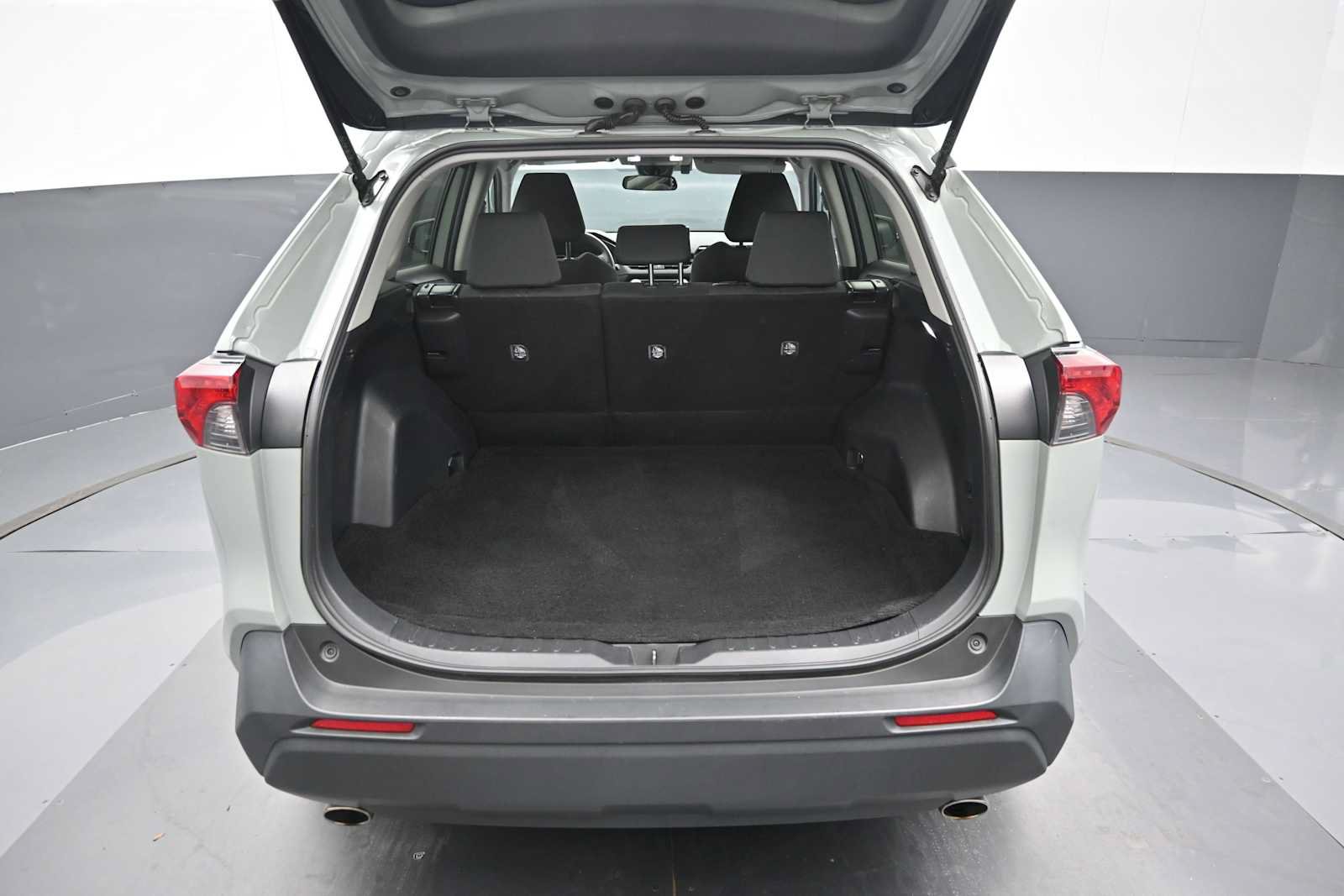 Used 2022 Toyota RAV4 XLE w/ XLE Grade Weather Package AWD/4WD image 12
