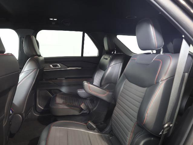 Certified 2025 Ford Explorer ST-Line image 8
