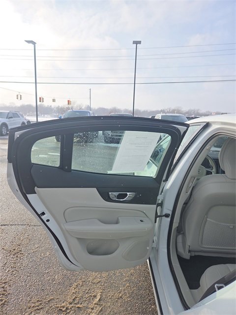 Used 2019 Volvo S60 T5 Momentum w/ Premium Package image 26