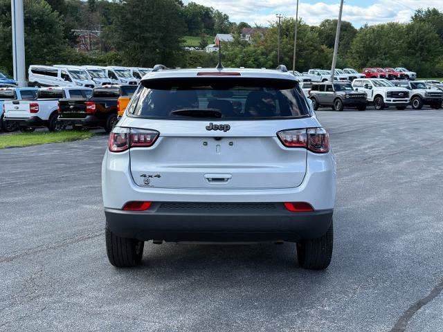 Used 2025 Jeep Compass Latitude w/ Convenience Group AWD/4WD image 3