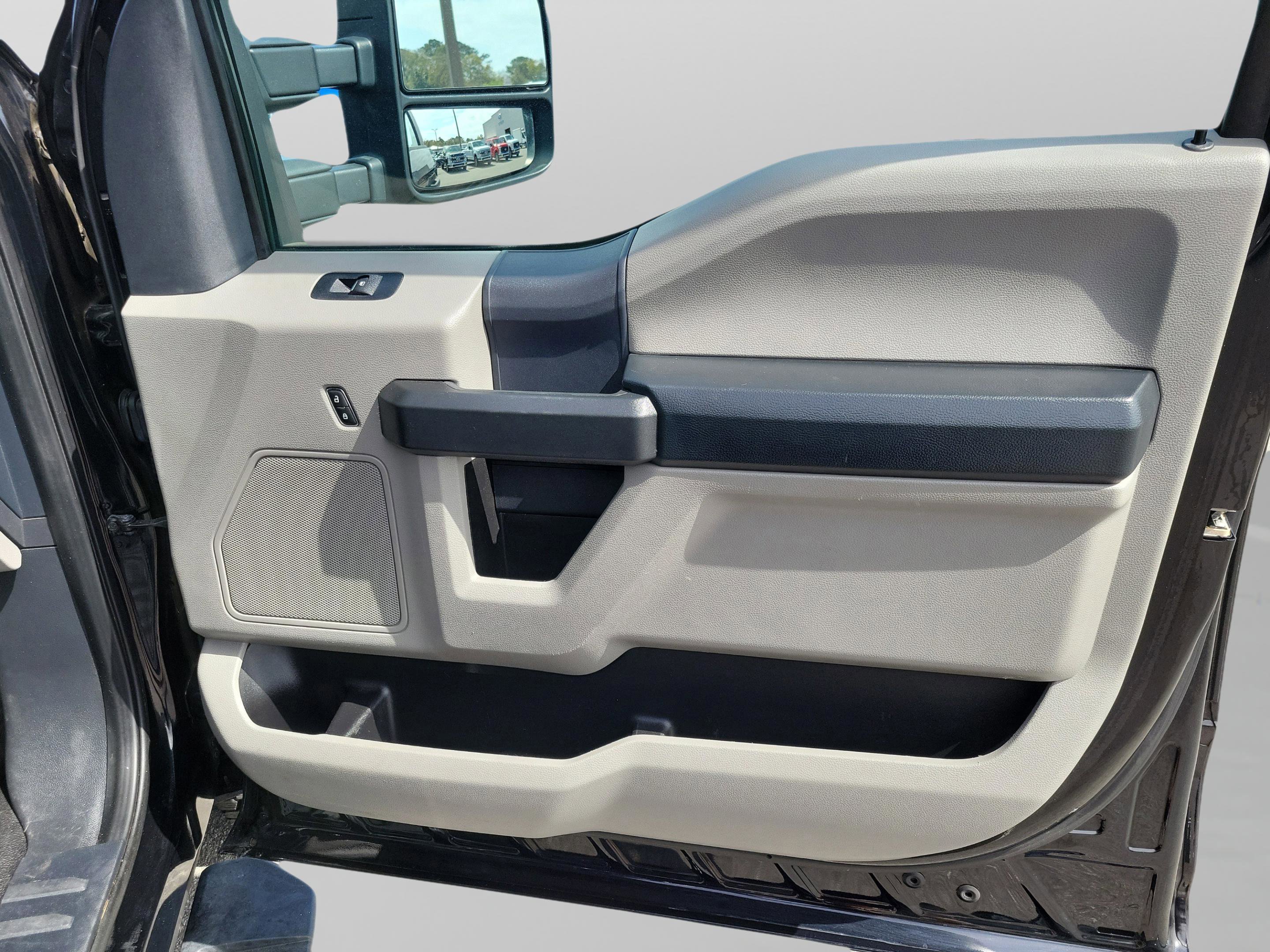 Certified 2022 Ford F350 XL w/ Power Equipment Group image 27