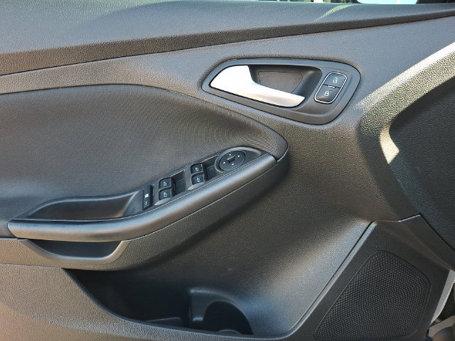 Certified 2018 Ford Focus SEL FWD image 12
