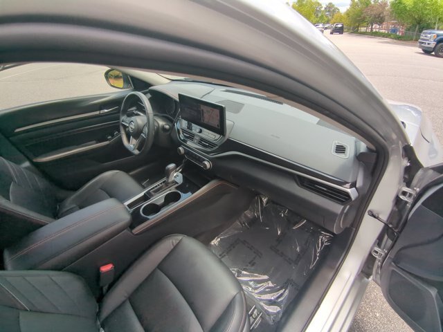 Used 2023 Nissan Altima 2.5 SR w/ SR Premium Package FWD image 28
