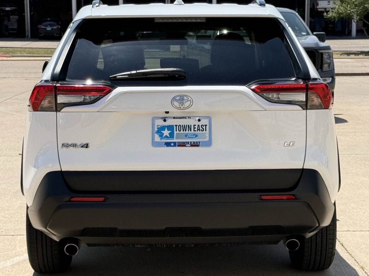 Used 2020 Toyota RAV4 LE FWD image 6