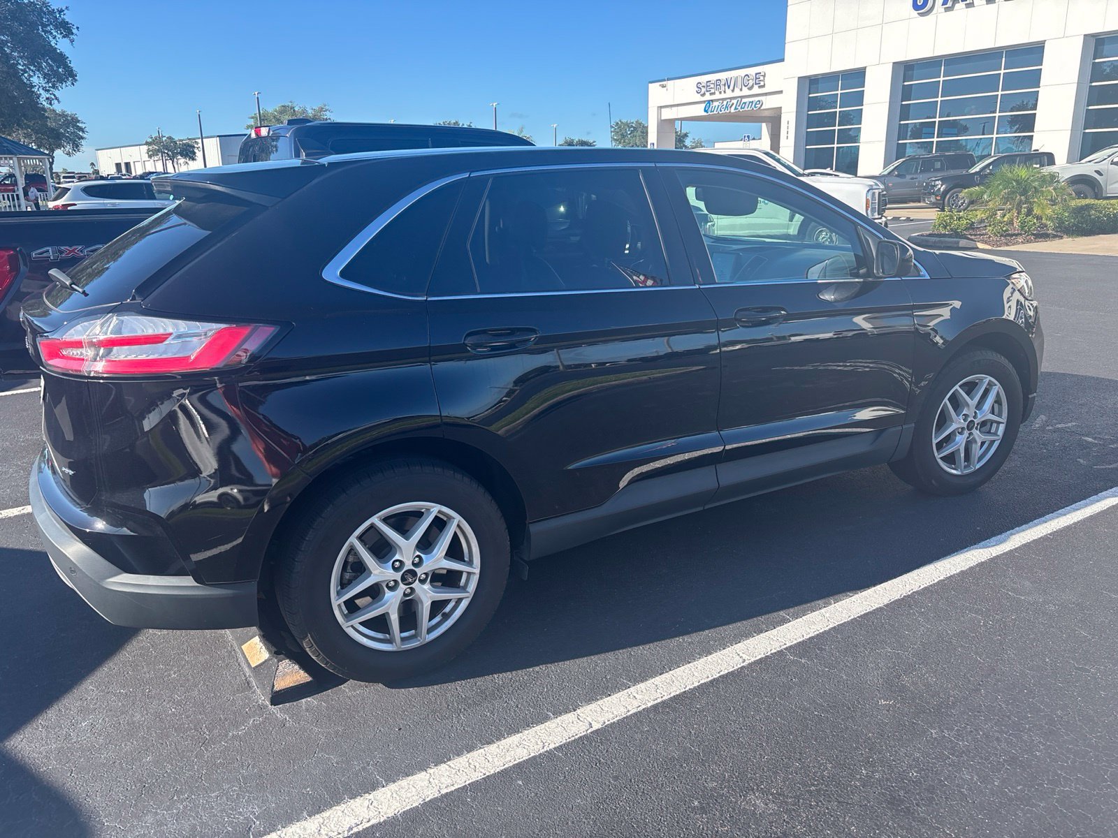 Certified 2024 Ford Edge SEL AWD/4WD image 3