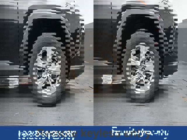 Used 2023 Toyota RAV4 XLE AWD/4WD image 15