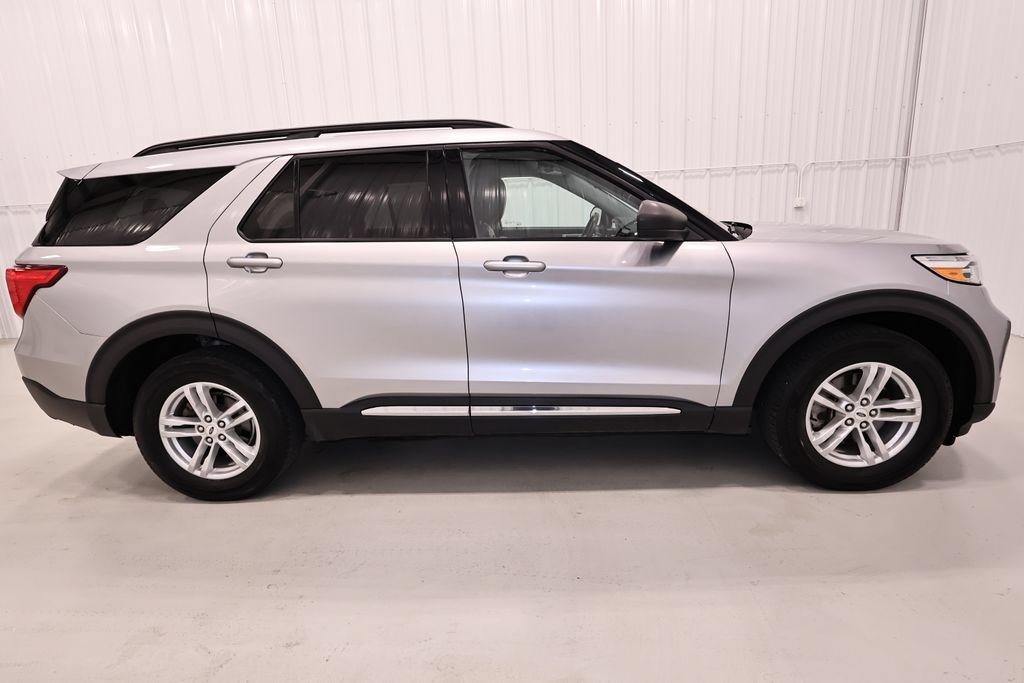 Certified 2021 Ford Explorer XLT w/ Equipment Group 202A AWD/4WD image 2