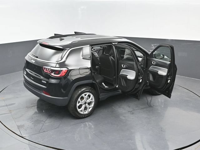 Used 2025 Jeep Compass Latitude AWD/4WD image 25