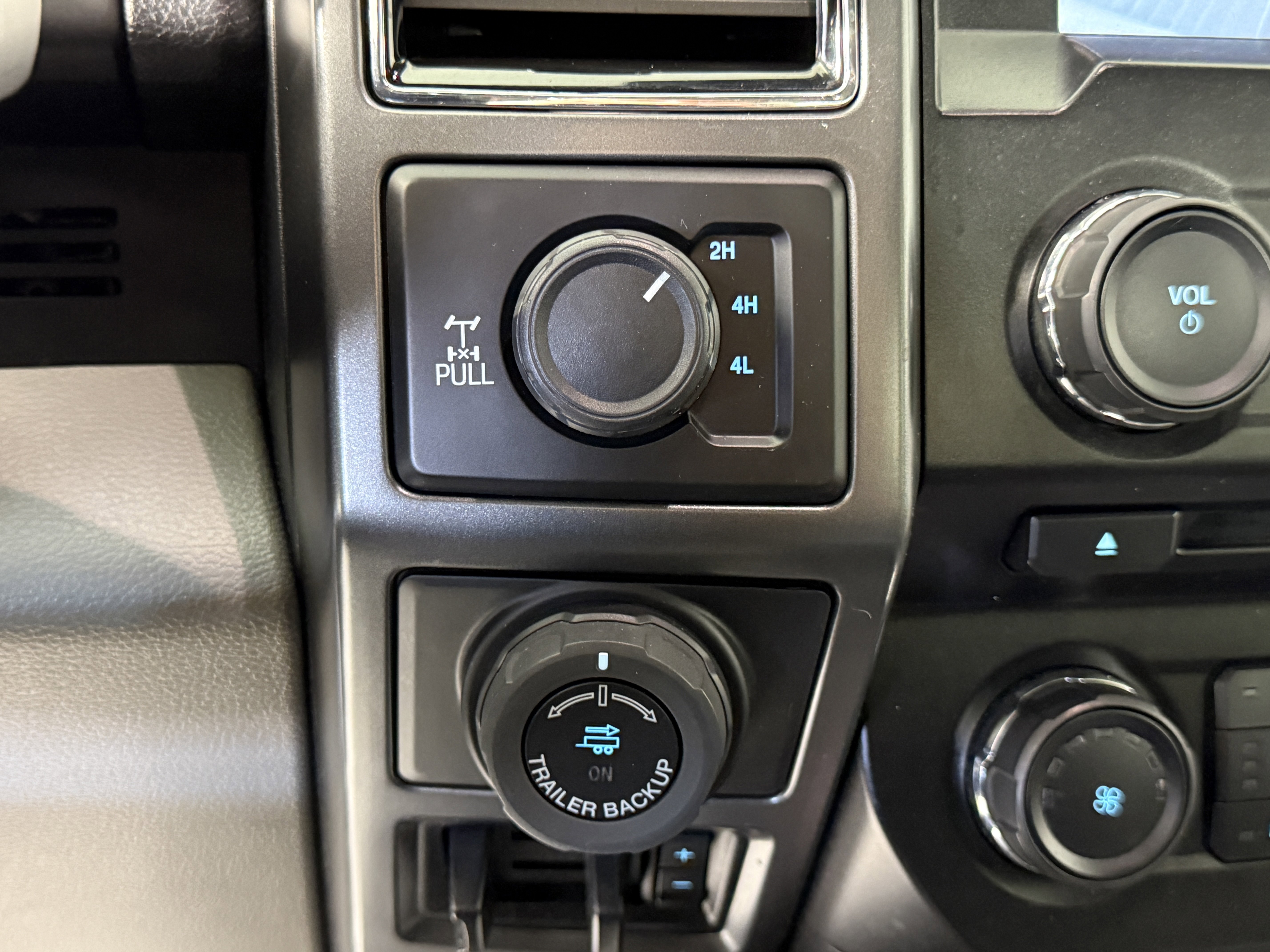 Certified 2018 Ford F150 XLT w/ Equipment Group 302A Luxury image 23