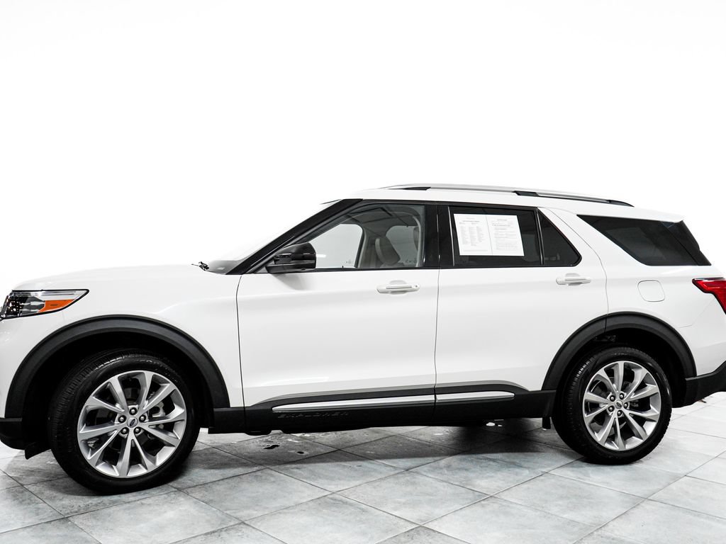 Certified 2023 Ford Explorer Platinum w/ Technology Package AWD/4WD image 3