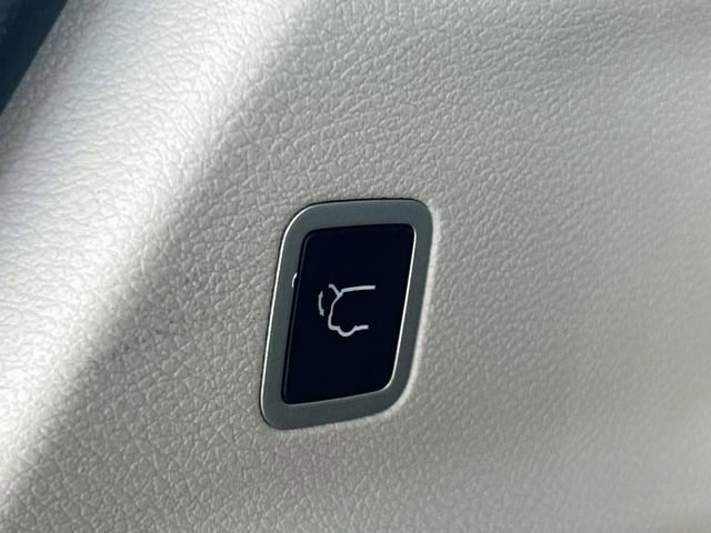 Used 2024 Chrysler Pacifica Touring-L image 13