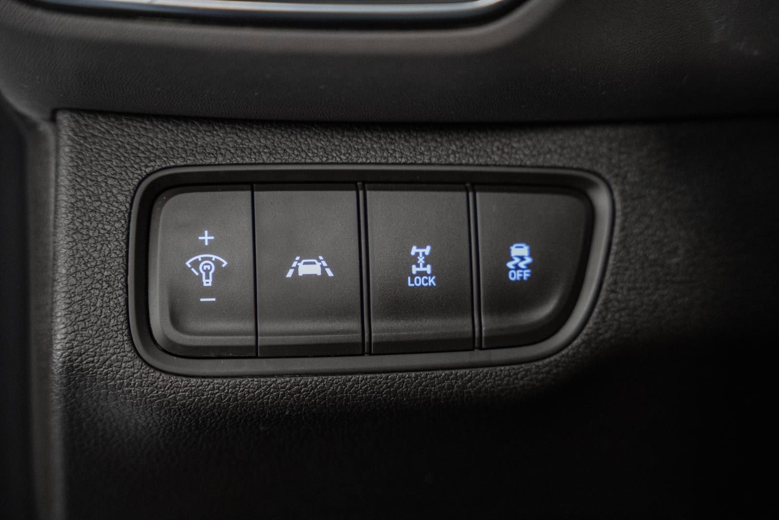 Used 2020 Hyundai Santa Fe SE image 42