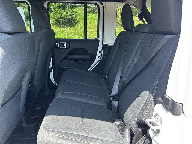 Used 2025 Jeep Wrangler Unlimited Sahara AWD/4WD image 16