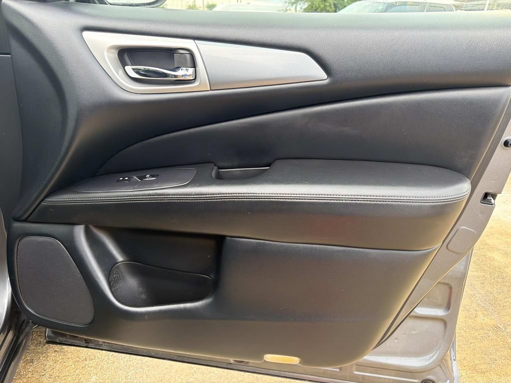 Used 2020 Nissan Pathfinder SL FWD image 16