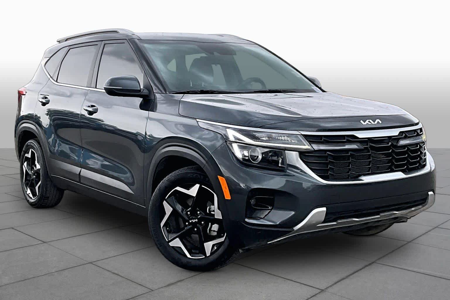 Used 2025 Kia Seltos EX FWD image 3