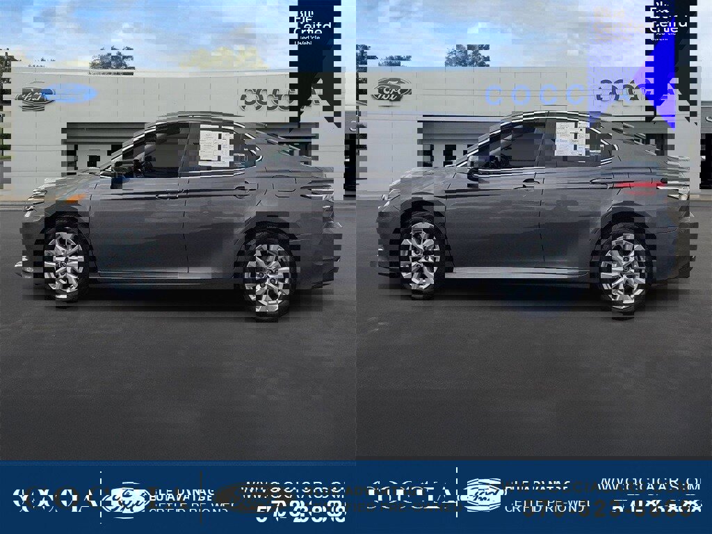 Used 2019 Toyota Camry LE image 2